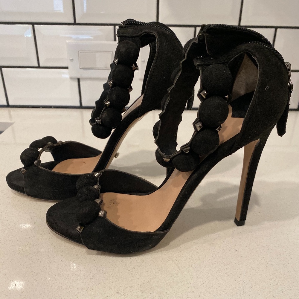 Open toe shoes